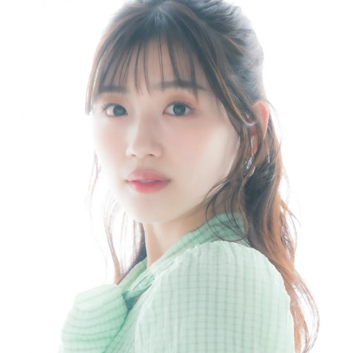 元日向坂46・佐々木美玲、印象ガラリな“くろみーぱん”姿　大人の女性の色気あふれる“衝撃”ショット