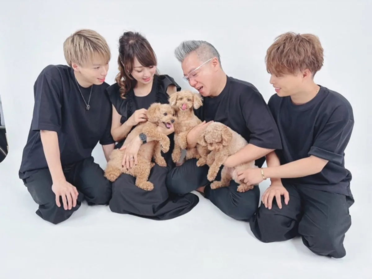渡辺美奈代、夫＆息子＆“愛犬3姉妹”との家族ショット公開　温かな笑顔に「もう最高」の声