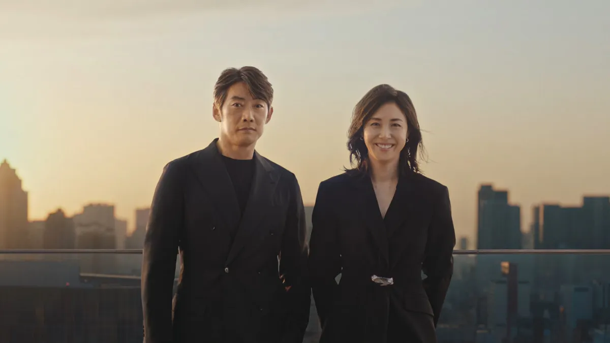 反町隆史＆松嶋菜々子夫婦「年齢を力に変える」　劇中では反町の過去のショットも公開