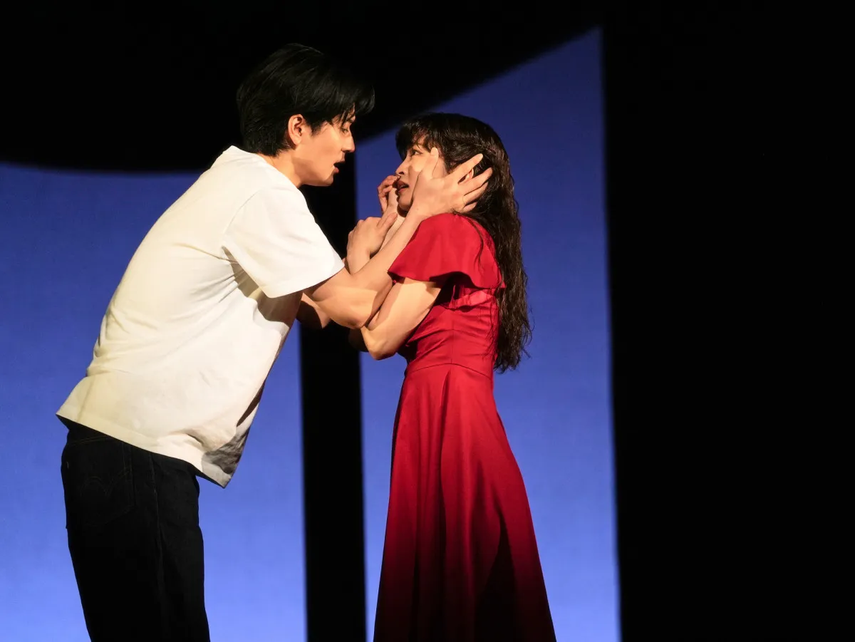 中島裕翔、主演舞台『みんな鳥になって』が開幕 コメント&トレーラー公開「思いもよらない世界へと連れていきます」