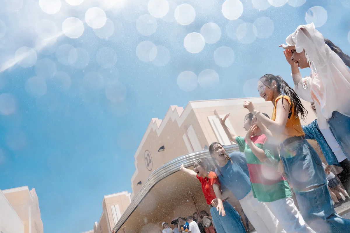 USJ、新“びしょ濡れ”プログラム登場　熱中症対策、屋根の上から水降り注ぐ『クール・スプラッシュ・タイム』