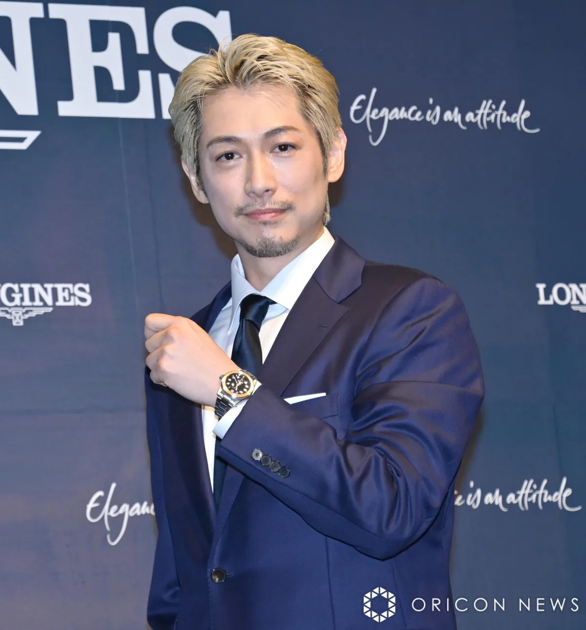 ディーン・フジオカ、金髪×スーツ×高級時計で圧巻オーラ　子どもの話題では“パパの顔”に