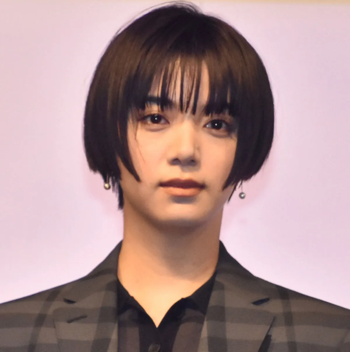池田エライザ、親友との“ラブラブ”ショットが話題「二人の世界が素敵すぎた！」「エライナ尊っ」　FNS歌謡祭での共演シーンが話題