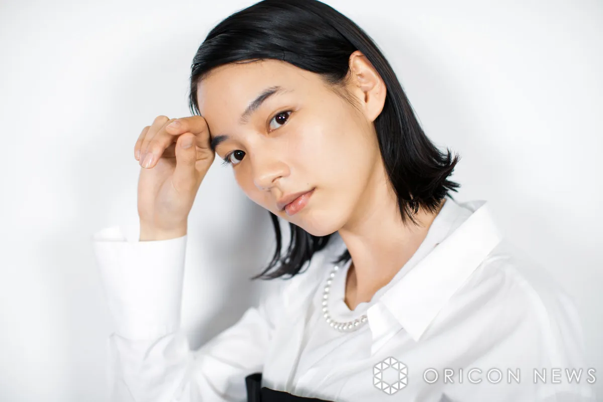 のん、美太ももまぶしい私服ショット「綺麗な御御足」「足細ーい！」