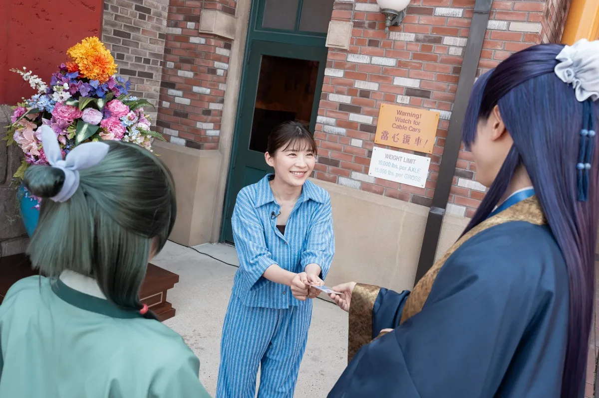 伊藤沙莉『薬屋のひとりごと』リアル猫猫＆壬氏と対面して「キョどる（笑）！」  再現度高すぎUSJアトラクション体験