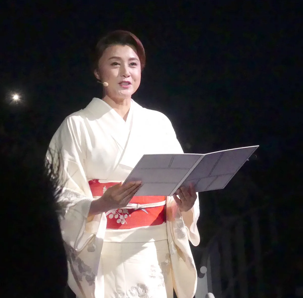 万博「ジャパンデー」藤原紀香、阪神・淡路大震災を振り返り未来への希望のメッセージ　”紅白”の着物で登場