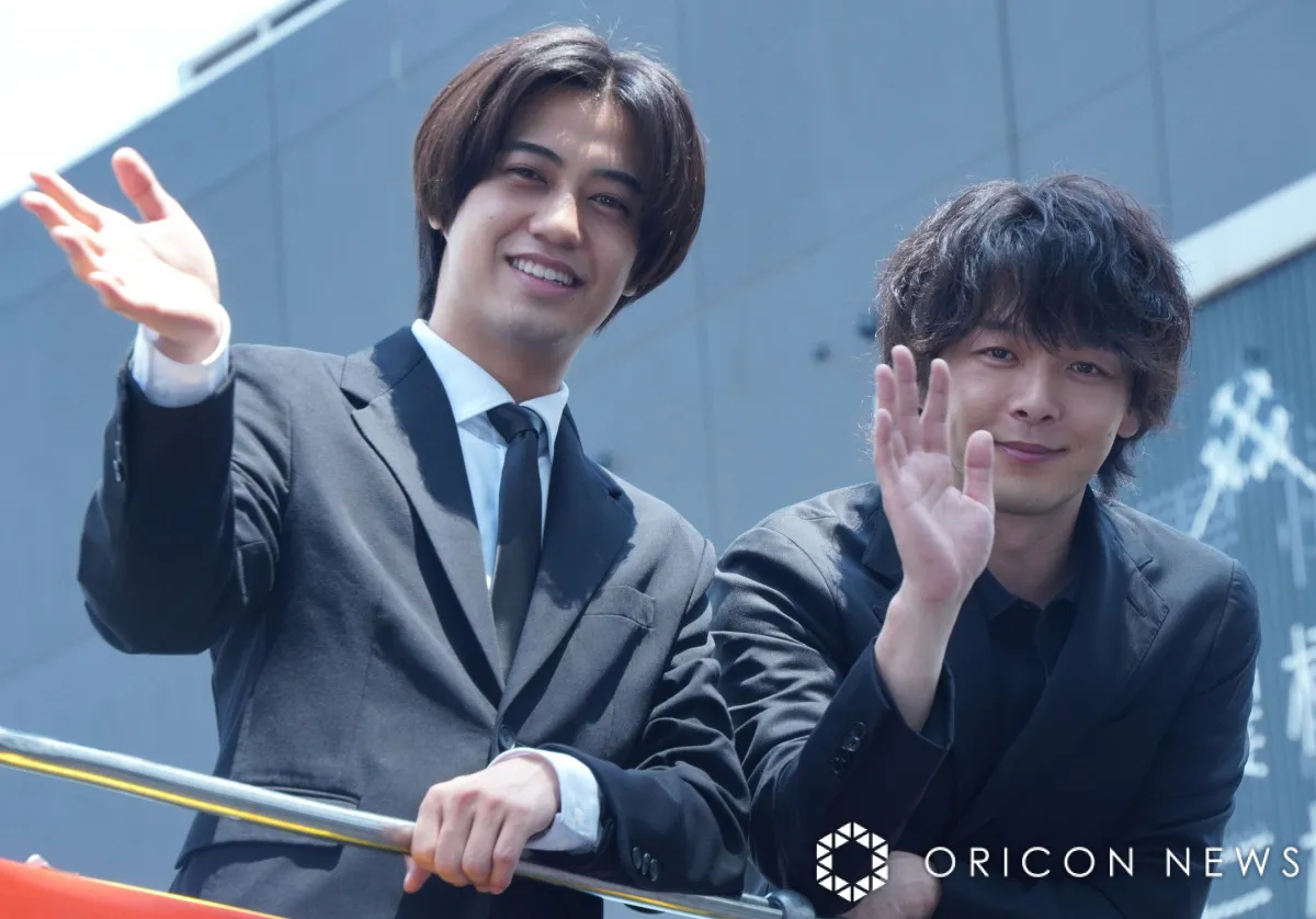 キンプリ高橋海人＆中村倫也、昼の赤坂にサプライズ登場　街行く人は騒然＆交流