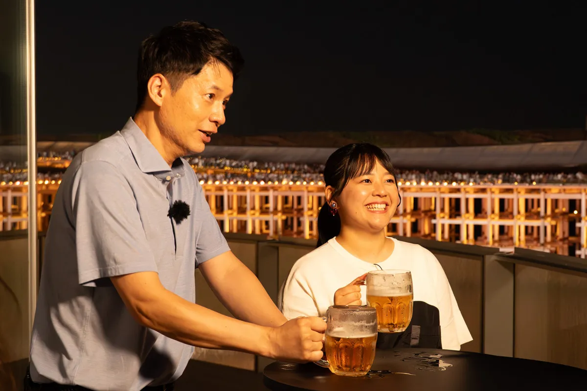 石井亮次＆谷元星奈アナ、夜の万博2ショット　チェコビールで乾杯　「大阪縦断！ウルドラクイズ」も