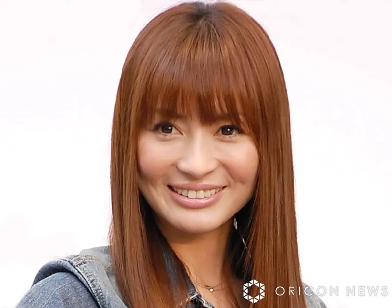 新山千春、18歳長女と“顔出し”2ショット「姉妹にしか見えません」「美しい」