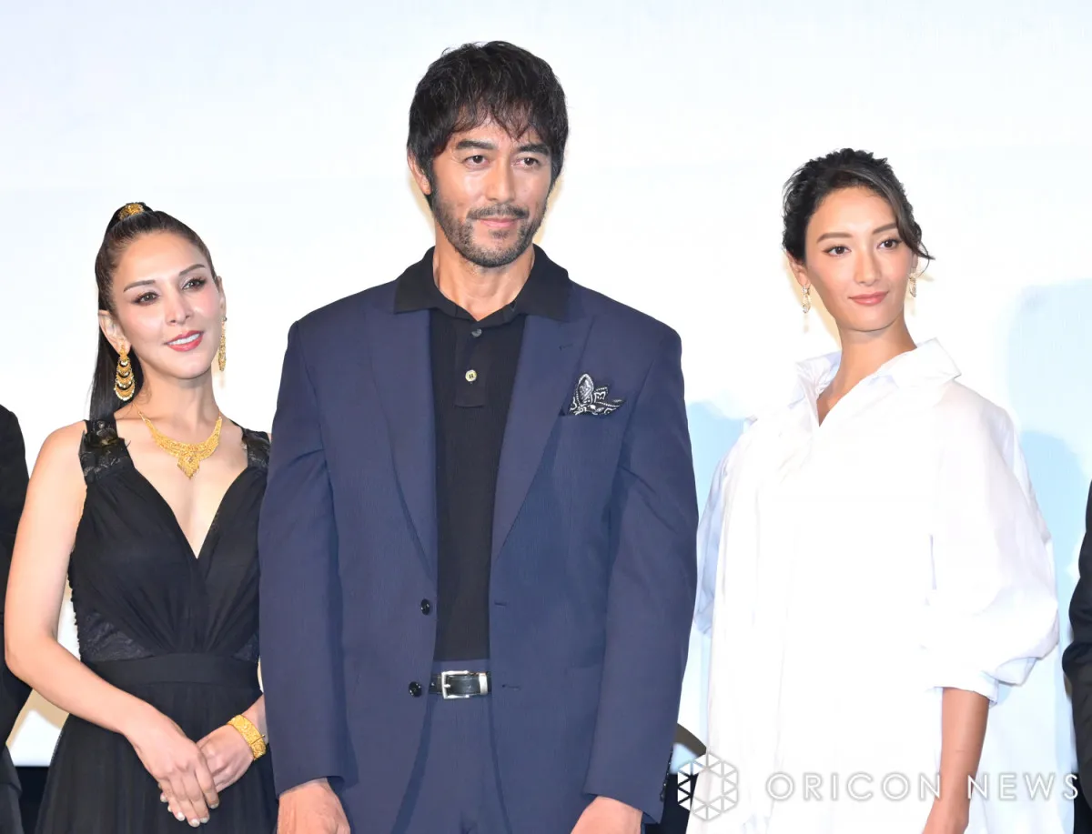 菜々緒＆サヘル・ローズ、170センチ以上の圧巻スタイル　阿部寛と長身3ショット