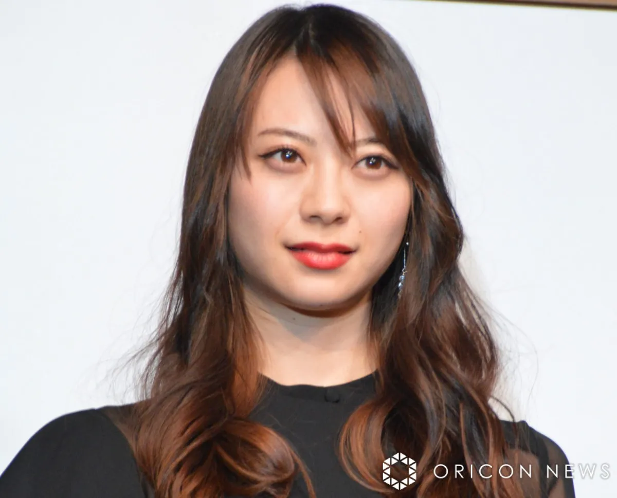 山下リオ「家族が増えました」　2ショットで報告「お手々が…カワイイ!!」「なんと幸せな猫ちゃんなんでしょう」