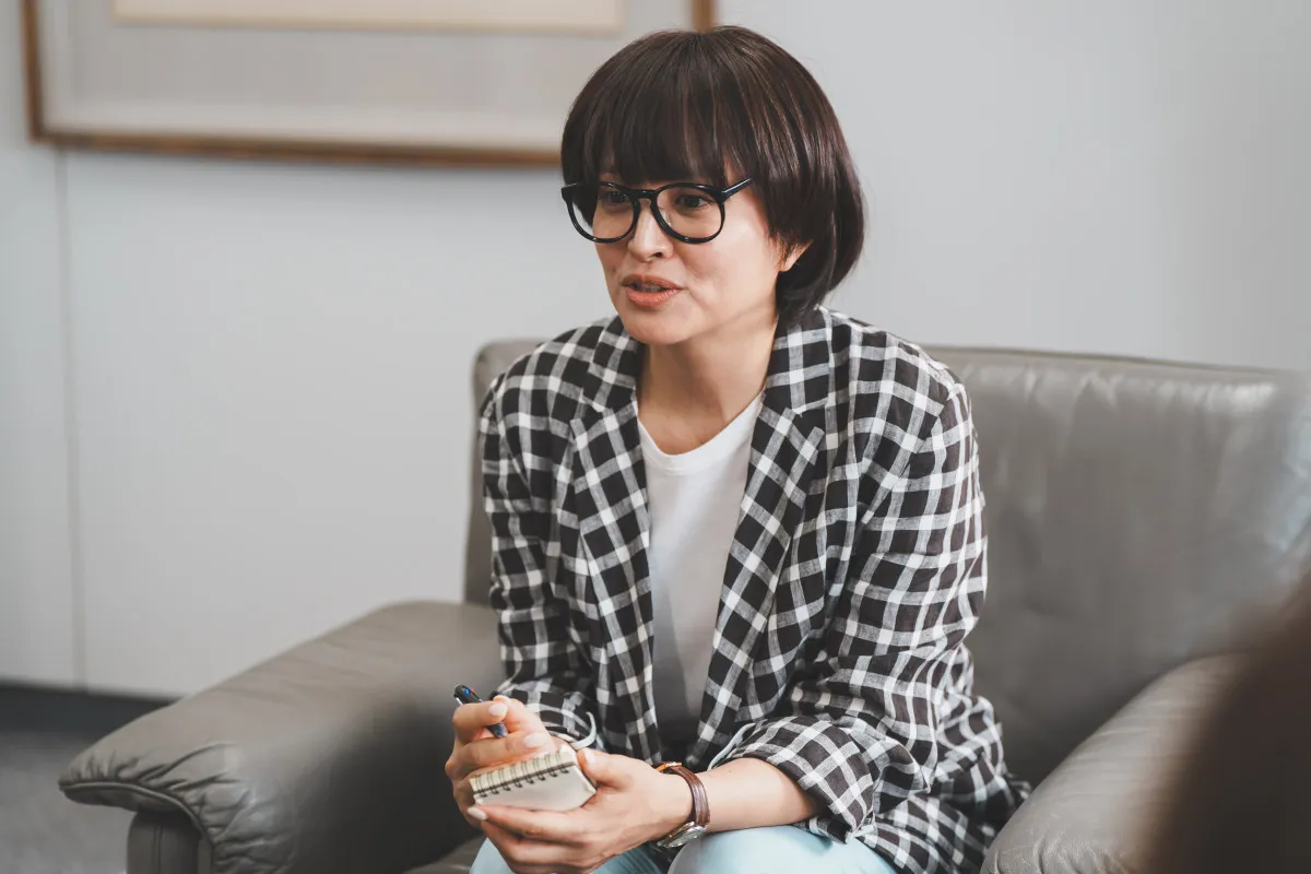 赤江珠緒、古巣ABCドラマで“俳優出演”   『朝山家』冒頭メガネ姿「お見逃しなく〜」【コメント全文】