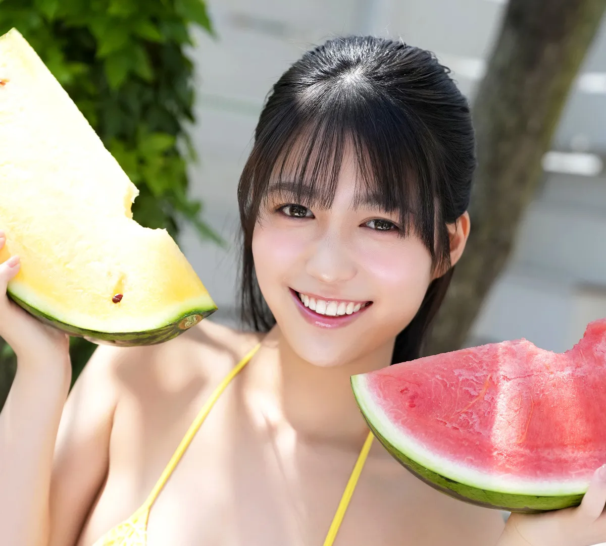 #Mooove!・赤間四季、水着でスイカを両手に幸せなグラビア「食べることが大好き」