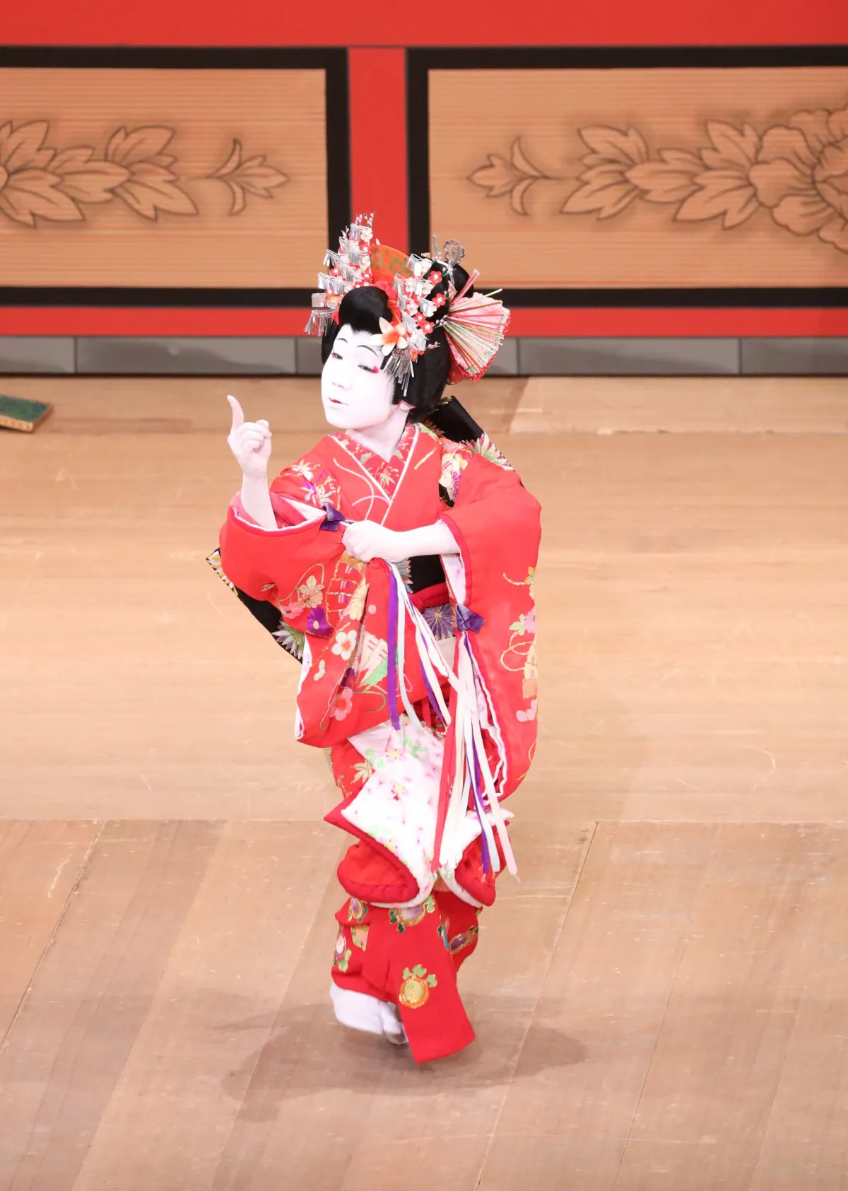 「音羽屋！」八代目尾上菊五郎＆六代目尾上菊之助、大阪松竹座に登場　愛らしい姿に大きな拍手も