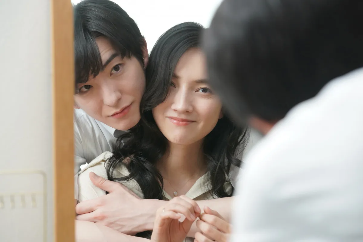 夫（前田公輝）、妻（仁村紗和）の不倫を疑う「愛が重いのと一途な愛は違います」　『完全不倫』第2話あらすじ