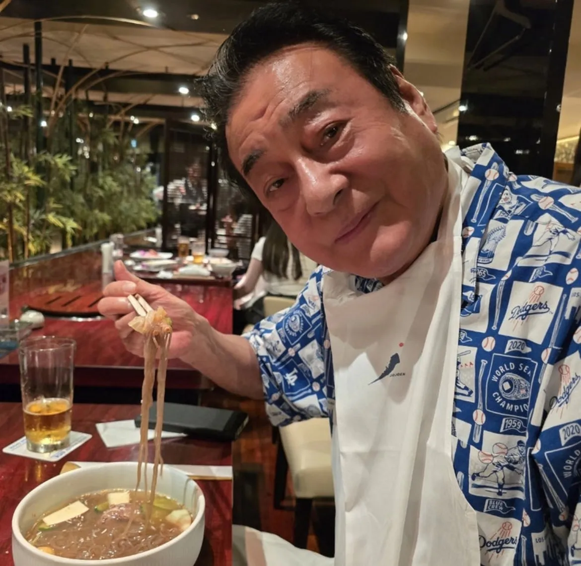 高橋英樹、シミラールックで妻と“顔出し”2ショット「奥様とラブラブデート良いですね」　夫婦で映画＆焼き肉を楽しむ