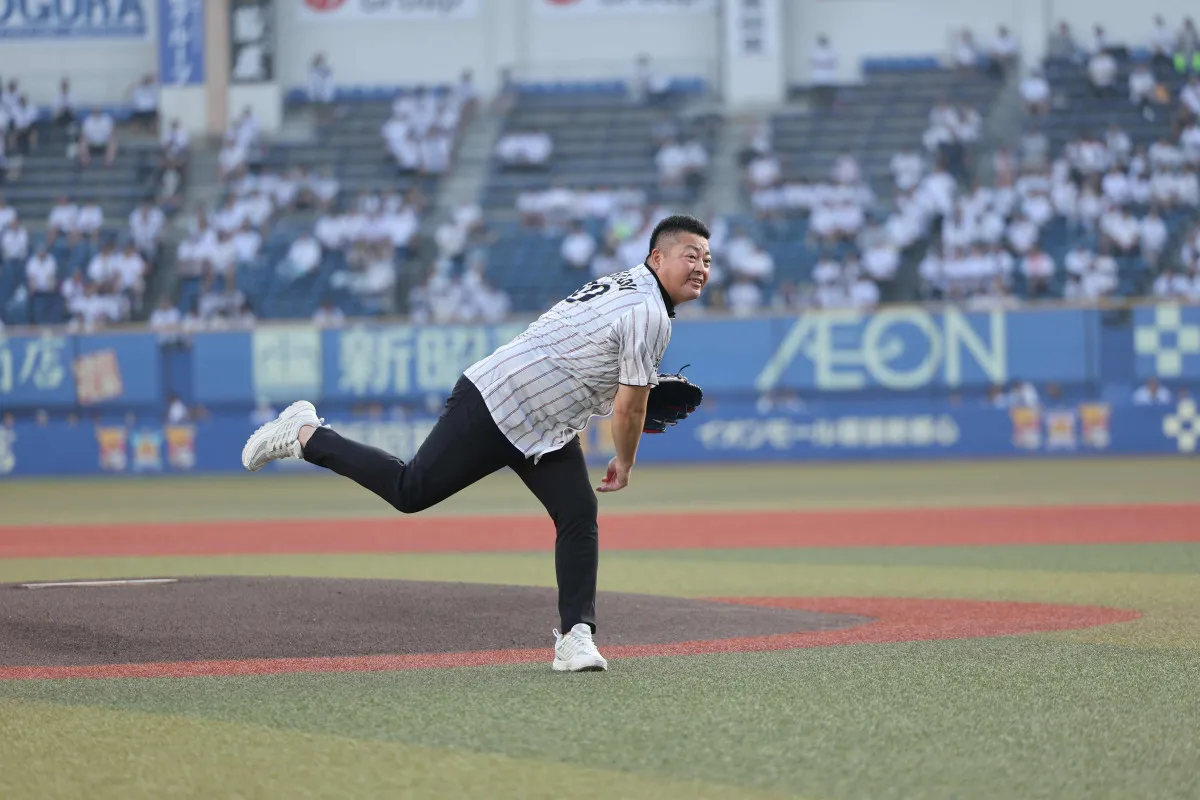 “幕張の防波堤”小林雅英氏が始球式「気持ちよく投げることができました！」