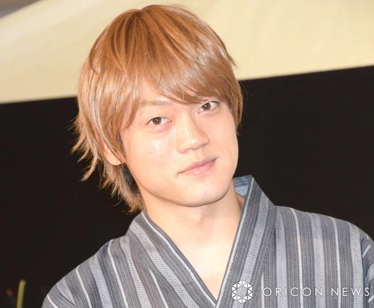 おばたのお兄さん、1歳長男の“顔出し”ショット大量投稿「イケメン化止まらん」「いい顔しているｗ」　プールでの親子3ショットも