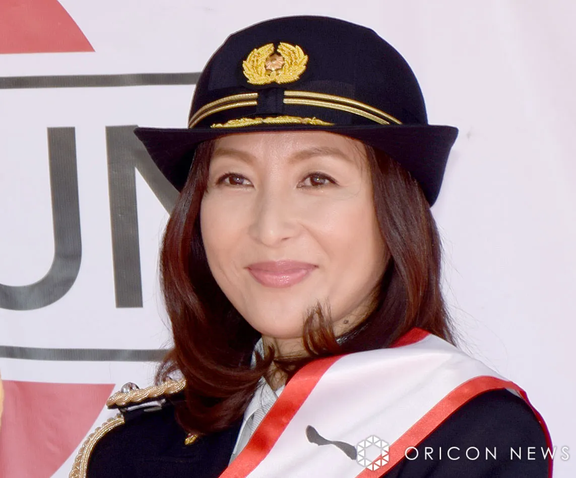 かとうれいこ、夫・横尾要らと知人の誕生日を祝う　記念ショットに「いい写真」「皆さんで楽しそうですね」の声