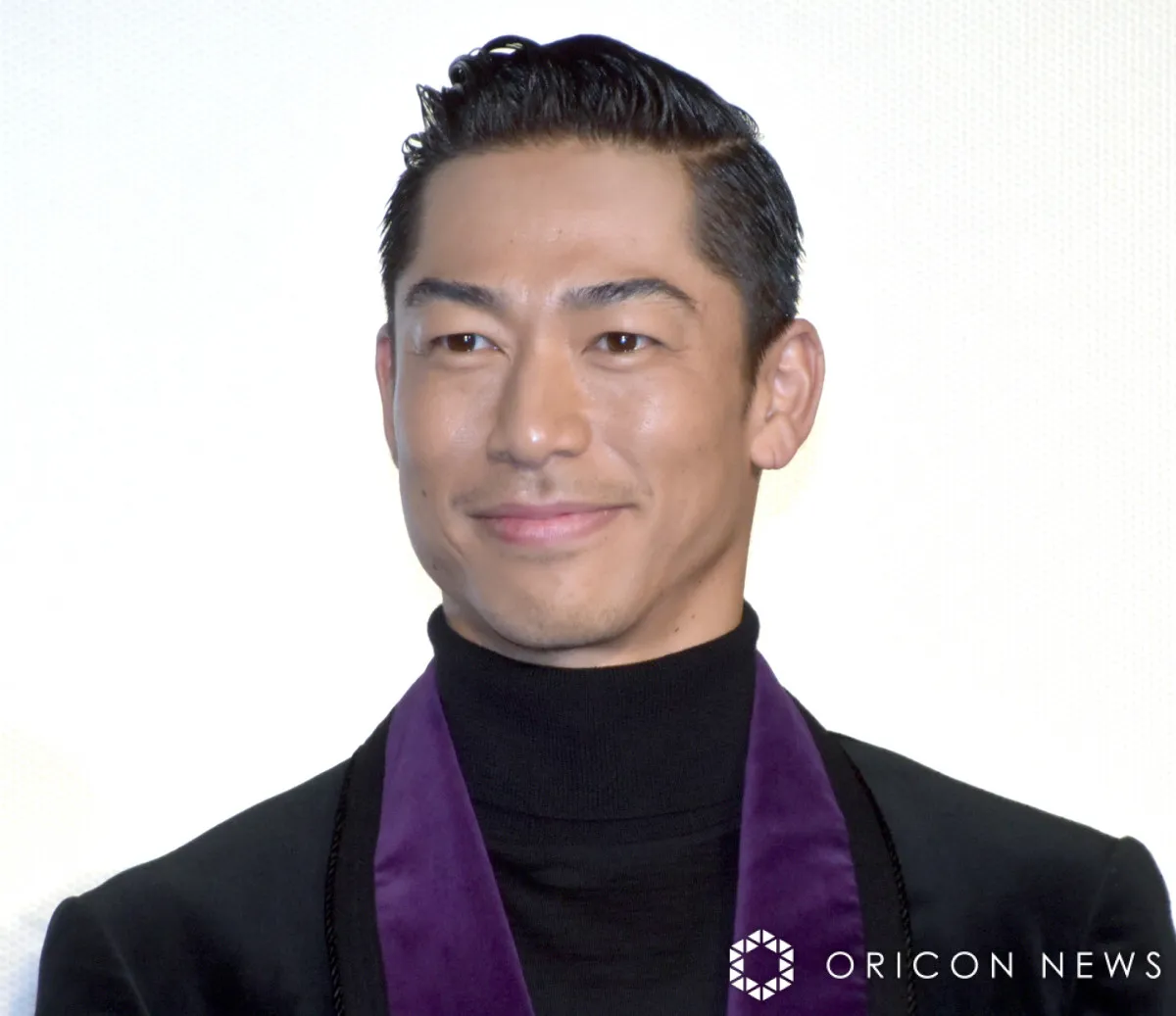 EXILE AKIRA、“ロン毛”のご機嫌オフショットに反響「髪かなり伸びてる」「サイヤ人だね」