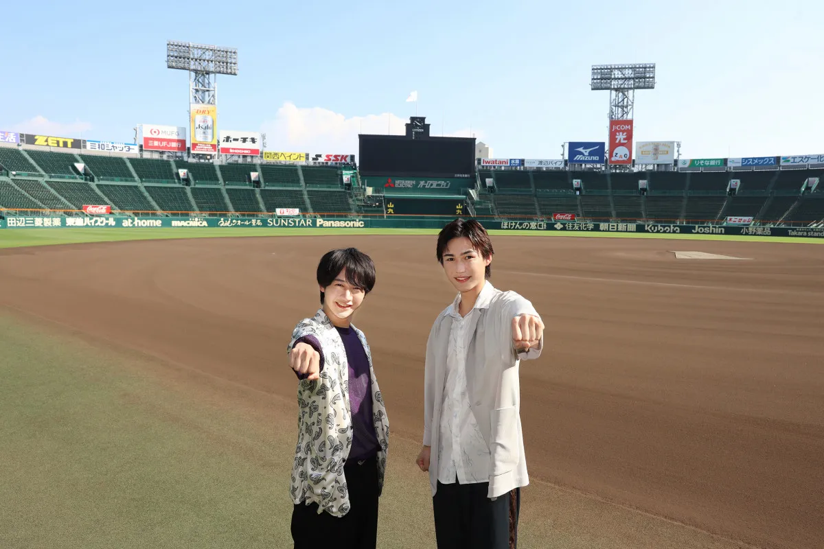 藤井直樹＆岡崎彪太郎、甲子園球場に登場して“野球練習”を明かす　筋トレ＆走り込みで体重増も