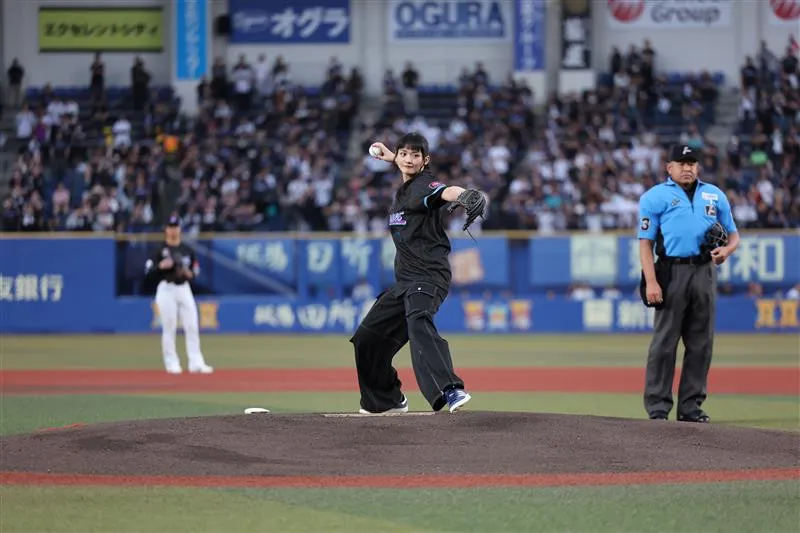 櫻坂46・山崎天、初の始球式でポニテ揺らし豪快投球 ライブとは違う景色に感激「一生忘れない!」
