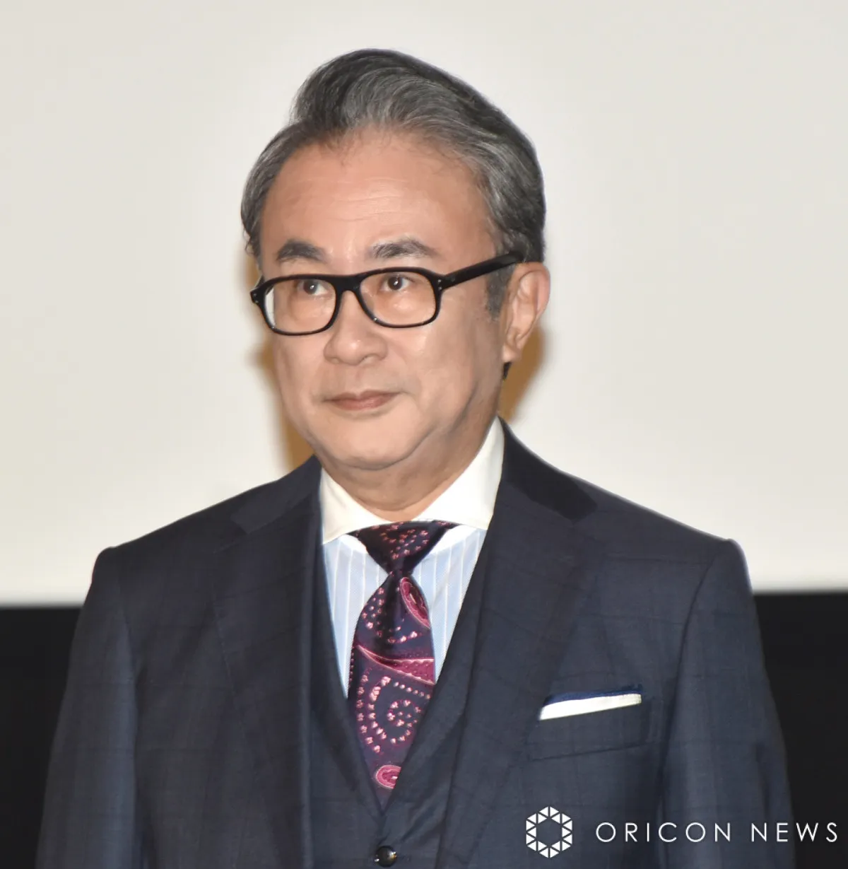 三谷幸喜、撮影で浜辺に砂地を作る　理想のロケ地で「東京から砂をトラックで運んで」