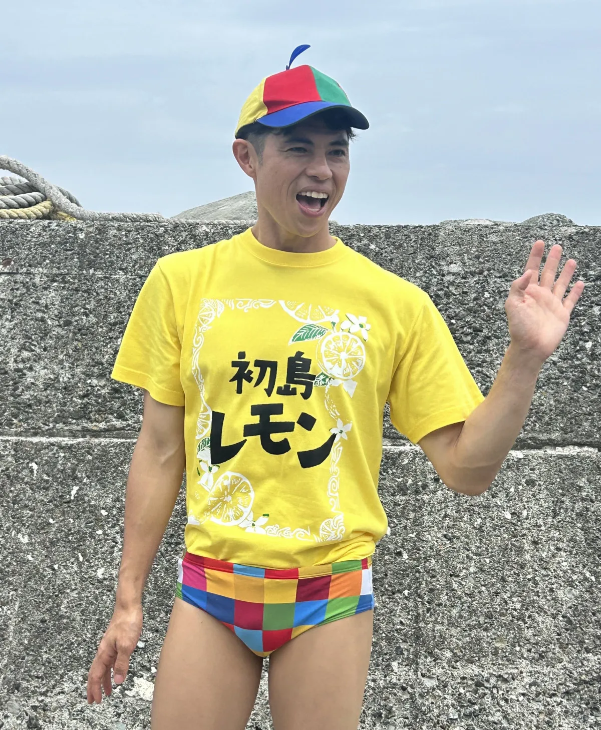 小島よしお、意外に“日焼け”は気にするタイプ？ 熱海・初島結ぶ新船の船長”に「出発進行おっぱっぴ～」