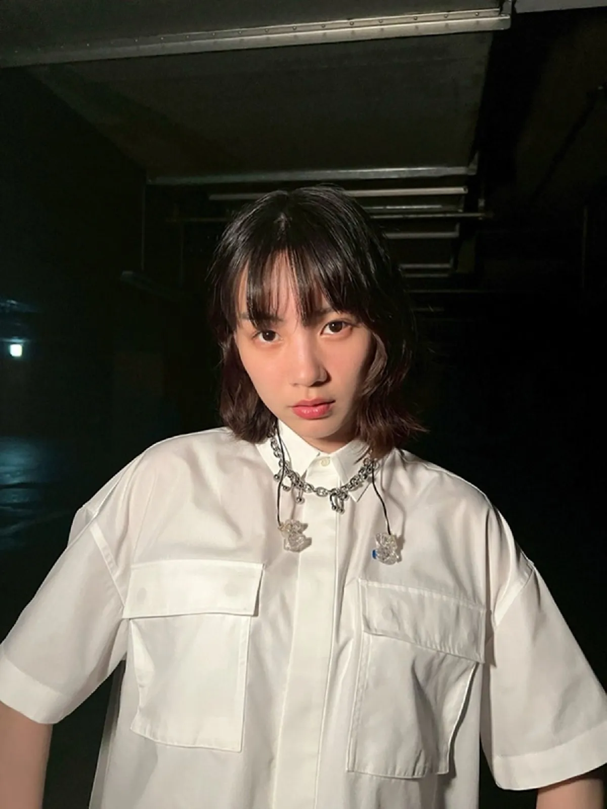 のん、“ミニ丈×ブーツ”で太もものぞく美脚ショット「ナイスファッション」「輝いてる」