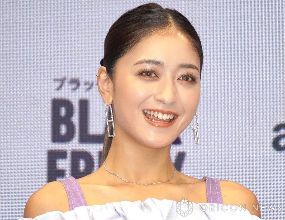 みちょぱ、“へそピアス×美腹筋”披露のトレーニング動画「ほんま綺麗」「努力あっての美」