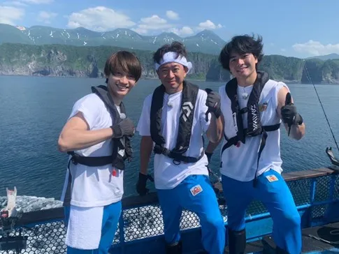 城島茂、“後輩”森本慎太郎&藤原丈一郎と巨大魚捕獲大作戦 “北海のゴジラ”に挑む「かまれたら一発アウト」