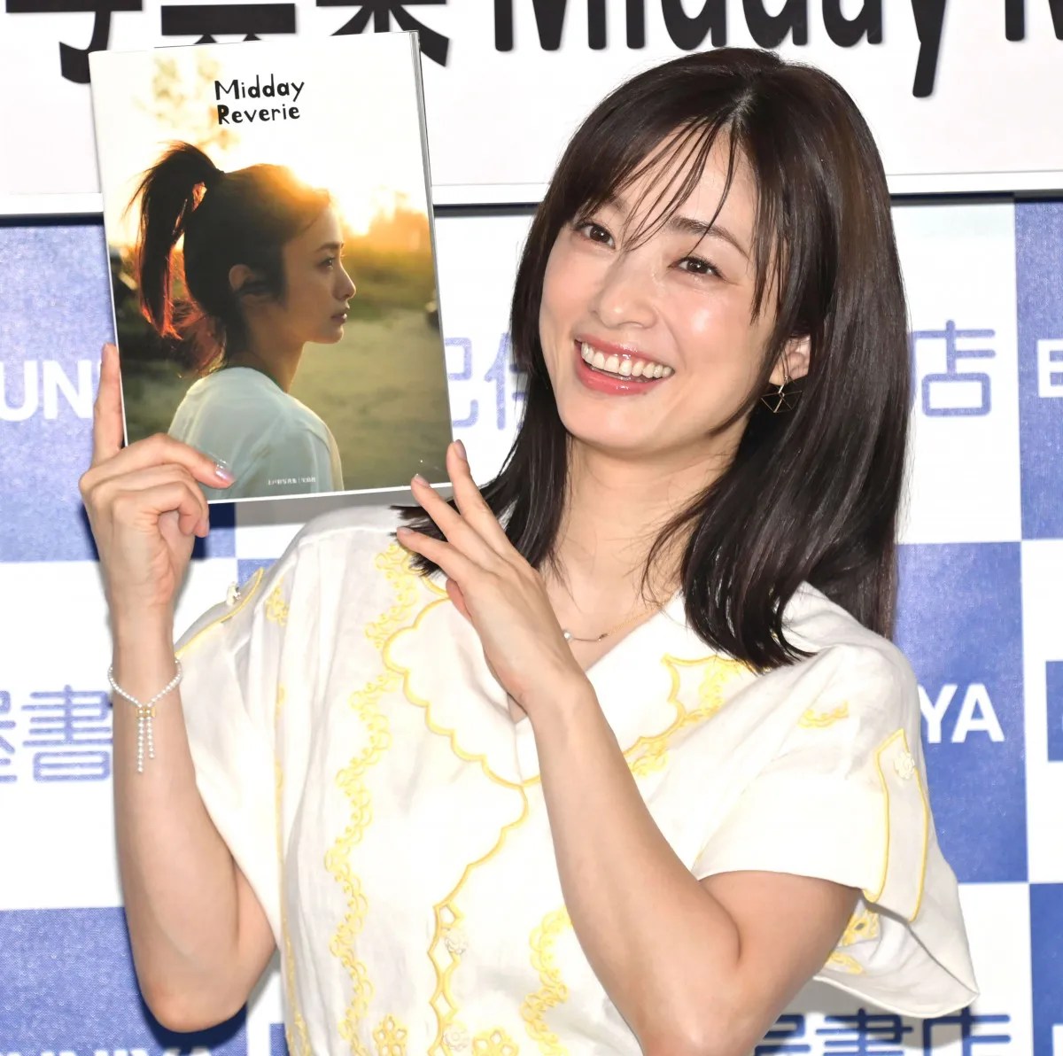 上戸彩、スタッフ皆に“台湾マッサージ”をプレゼント　デビュー25周年写真集で『テルマエ・ロマエ』以来の台湾ロケ