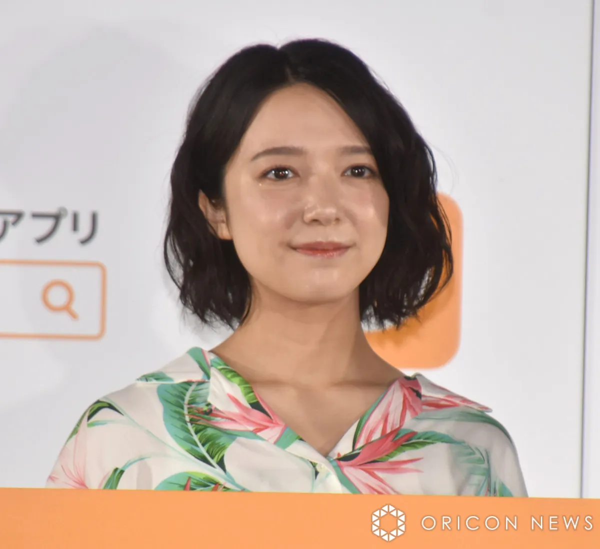 上白石萌音、チュパカブラとCMで共演　頭をなでなでし「マブです」