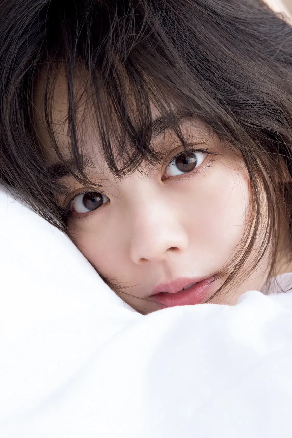 ダンスで鍛えた美ボディも見どころ　伊原六花、2022年の3rd写真集『R22』電子版が人気