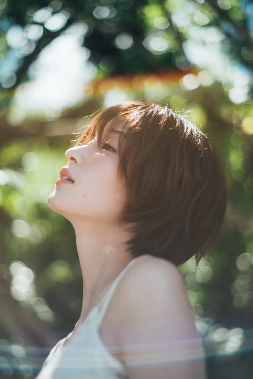 岡崎紗絵、20代最後の写真集発売決定「等身大の私を受け取って」　ヘルシーな水着姿や大人なドレス姿も