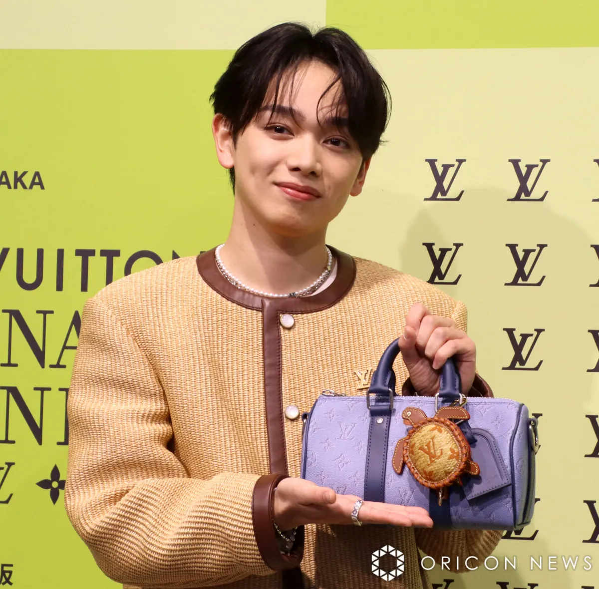 宮世琉弥、細やかな気遣いで“ほっこり”なフォトコール「動画？写真？」　お気に入りの“カメちゃん”と一緒に登場