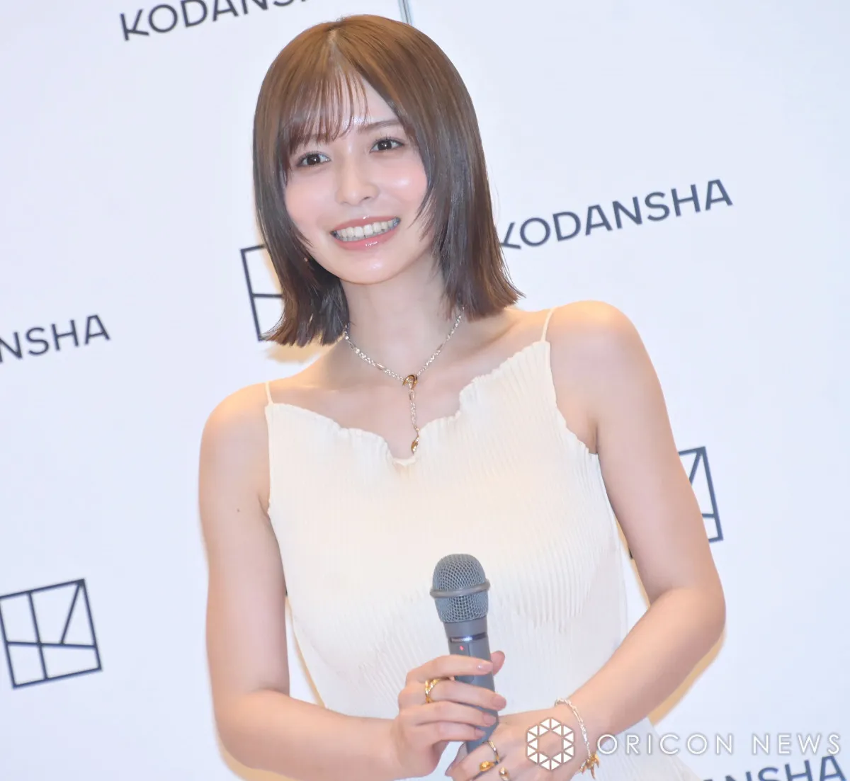 長濱ねる、8年ぶり写真集は「100点！」　久しぶりの水着撮影では25歳の等身大で美しいフォルムに