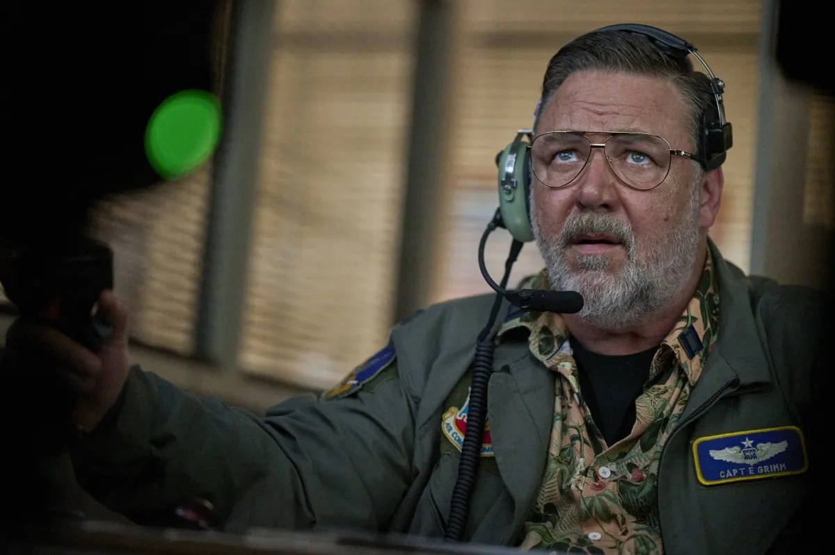 ラッセル・クロウ、新人兵を救えるか？『ランド・オブ・バッド』予告映像が解禁　ナレーションは杉田智和