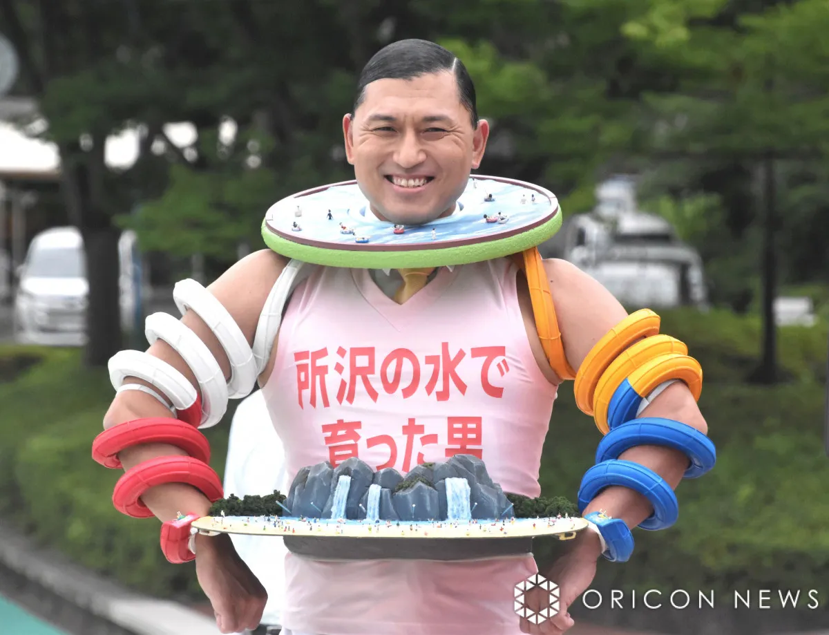 春日俊彰、西武園ゆうえんち“プールの化身”「ケシガです」　“サメ”との遭遇に「スピルバーグ監督！」