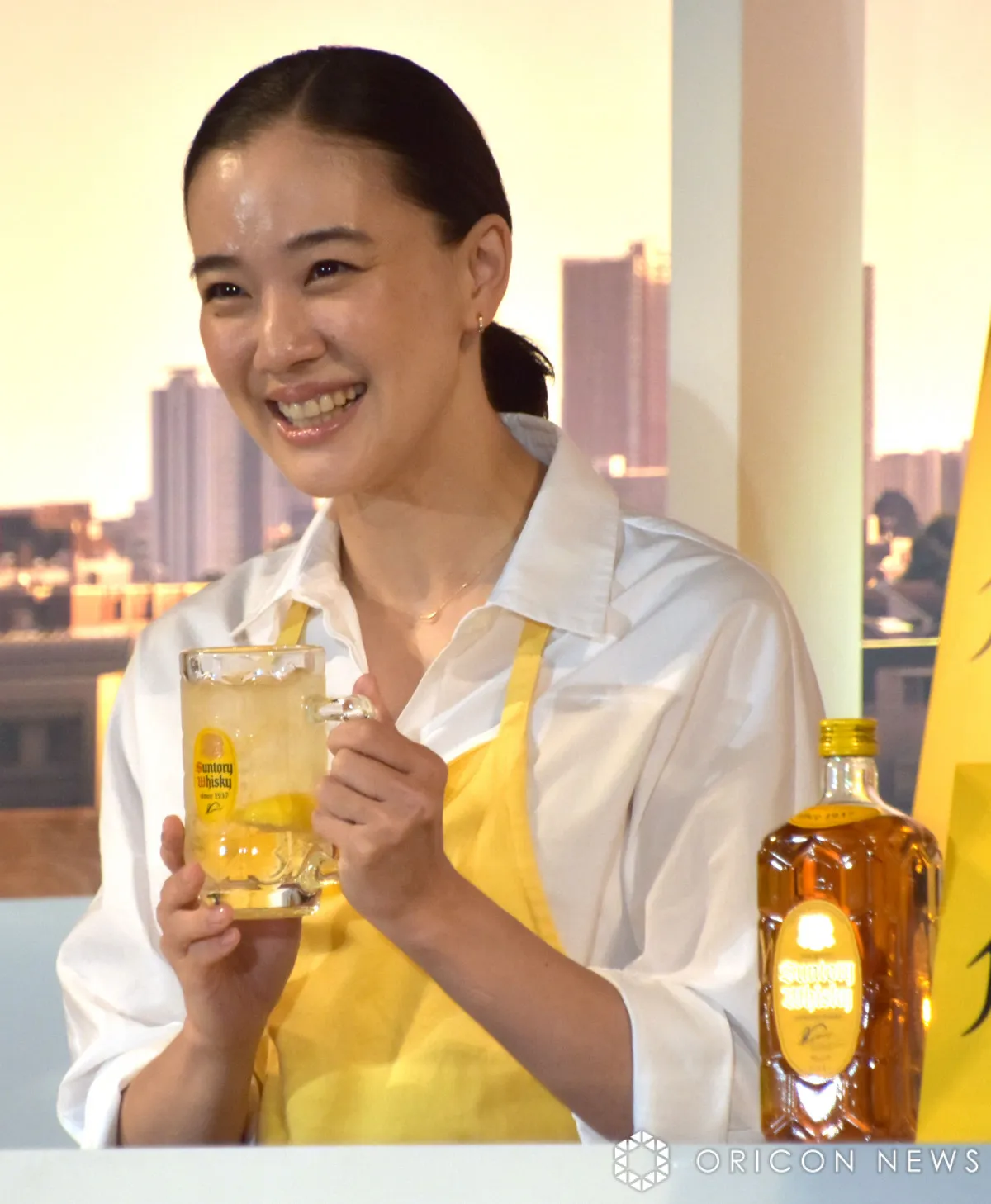 蒼井優『角瓶』CM“4代目店主”に　10年ぶり刷新　井川遥からバトンタッチ