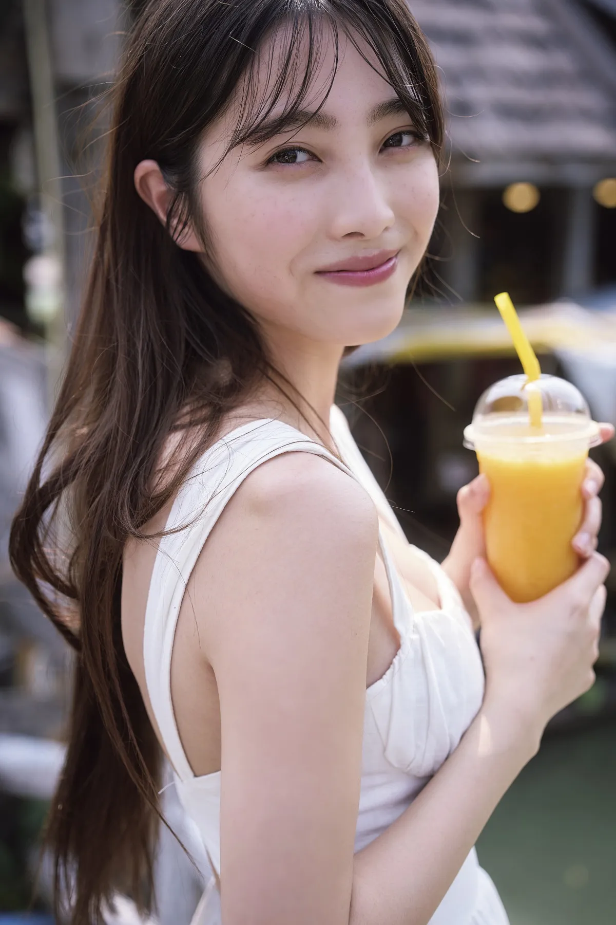 “イマドキガール”福田ルミカ、『サンデー』巻頭グラビアに登場　無邪気でキュートな姿を披露