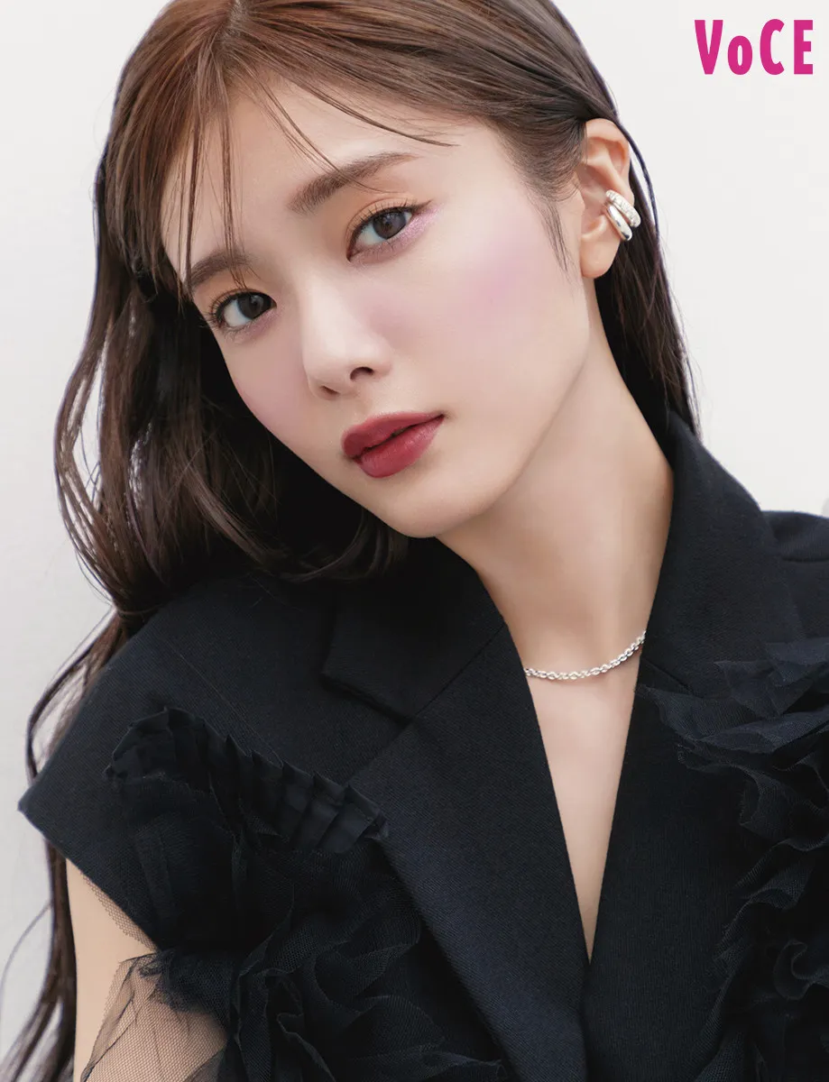櫻坂46田村保乃、“透ける秋色”メイク　『VOCE』巻頭メイク特集で圧倒的透明感