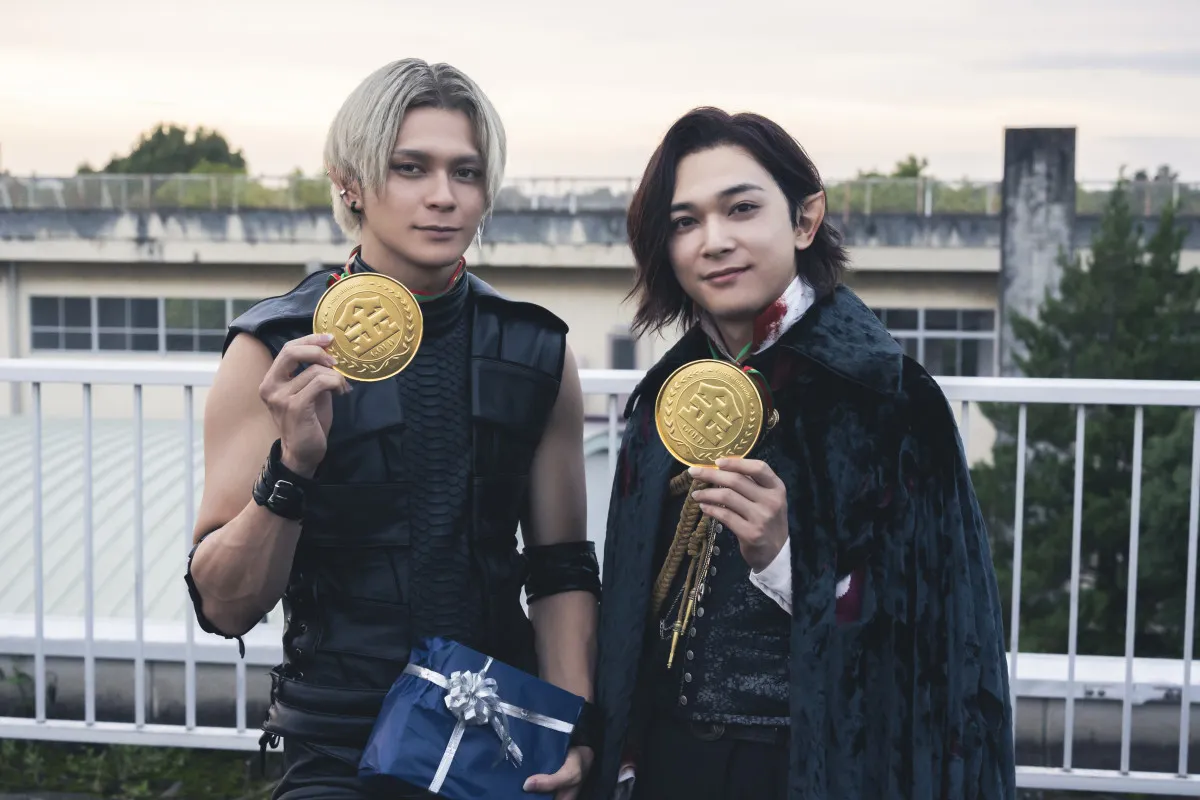 吉沢亮×眞栄田郷敦、クランクアップ時のなごやか笑顔＆因縁の兄弟喧嘩シーン（本編映像）解禁