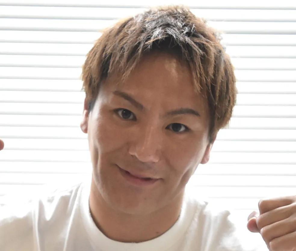 狩野英孝、SixTONESとお辞儀　欠席・高地優吾の「代わりに…」　視聴者爆笑「狩野英孝、まじで天才」「ありがとう」