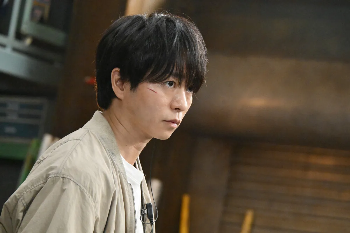 『放送局占拠』武装集団「妖」2人の“素顔”判明へ　生放送で“あの装置”が出現