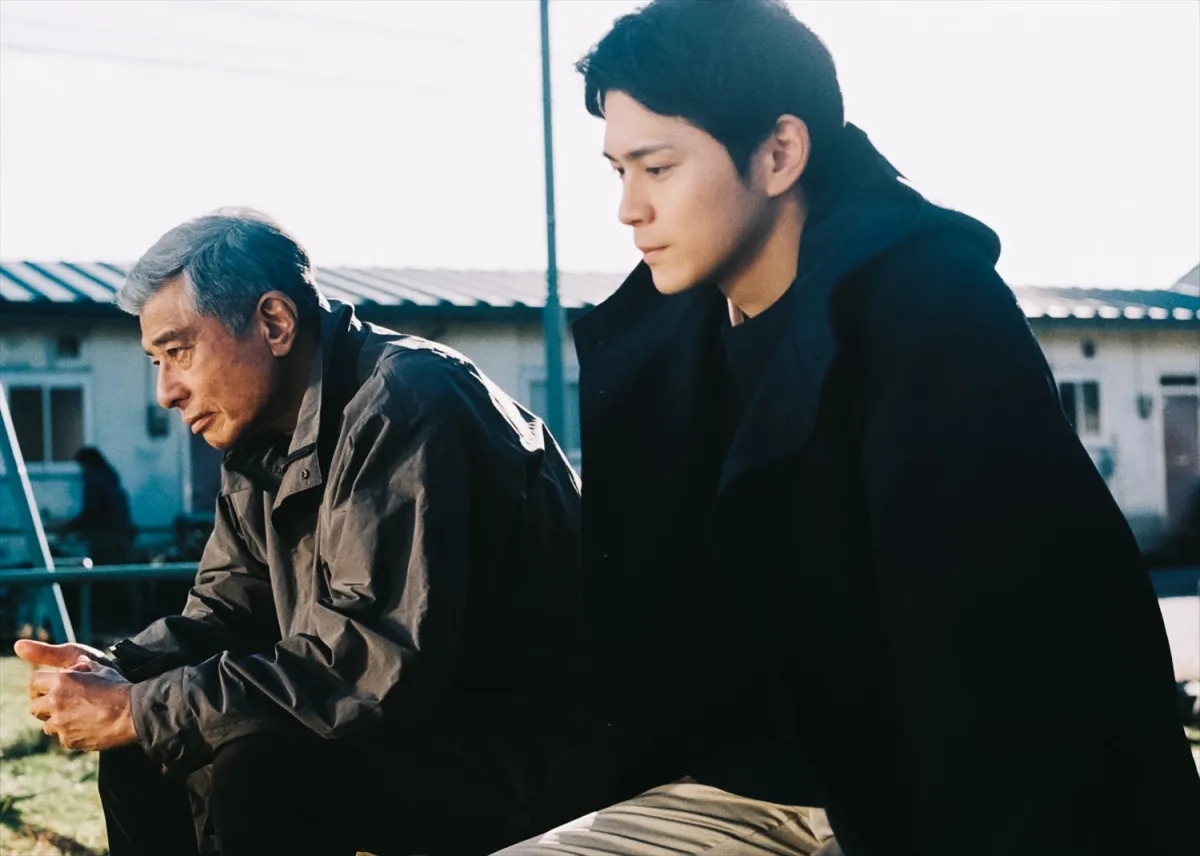 舘ひろし×藤井道人監督『港のひかり』場面写真公開　盲目の少年と“おじさん”の絆を描く感動作