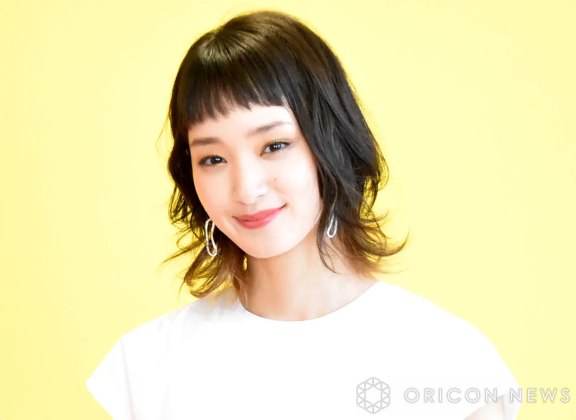 剛力彩芽、メイクアップ動画に反響「すっぴんも好き」「ある意味貴重な動画」「お肌がめちゃくちゃ綺麗」