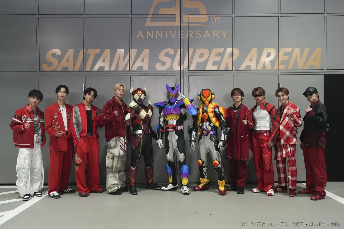 FANTASTICS、単独ライブに“仮面ライダーガヴ”サプライズ登場　ダンスでコラボ「ワクワクが止まらない」