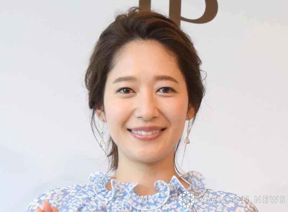 吉田明世アナ、子ども2人との“密着ショット”に反響　息子からチューも「仲良し親子」「ぼくちゃんママだいすきなのがよくわかる〜」