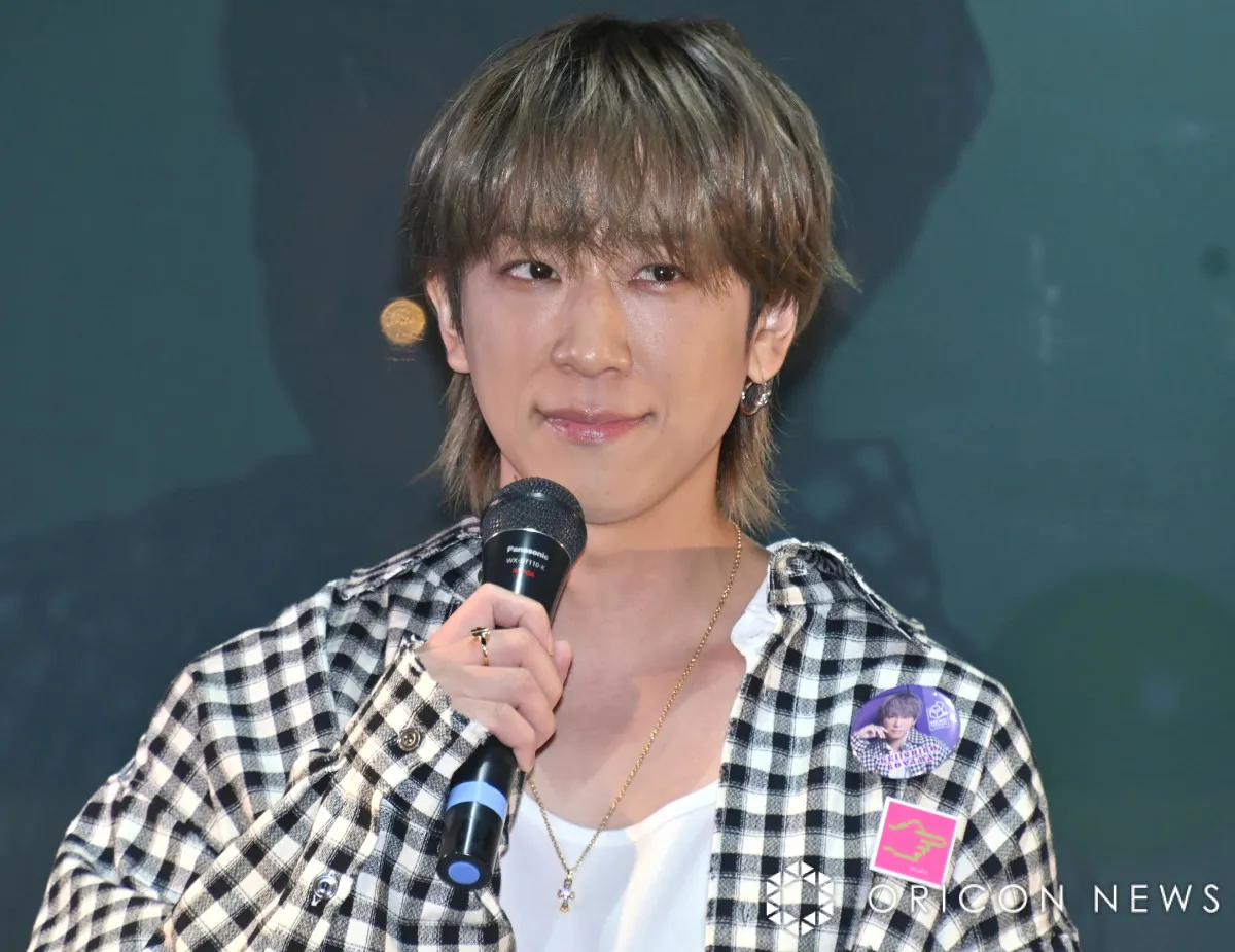 NEWS小山慶一郎、第1子誕生発表後初公の場で笑顔　メンバー3人そろって登場「お越しいただきありがとうございます！」